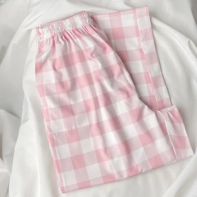 پیژامه چهارخونه سفید صورتی